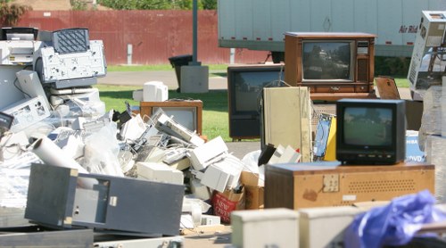 Benefits of using skip hire services such as convenience and efficiency
